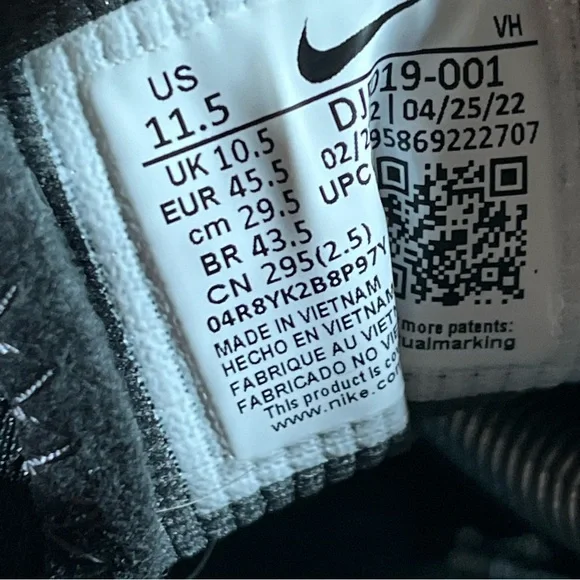 Nike Black and Gray Athletic Shoes - Picture 8 of 11